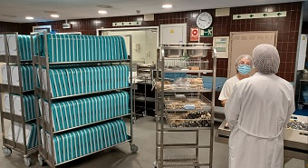 La cuina de l'Hospital Lluís Alcanyís acreditada en norma ISO en garantia de seguretat alimentària